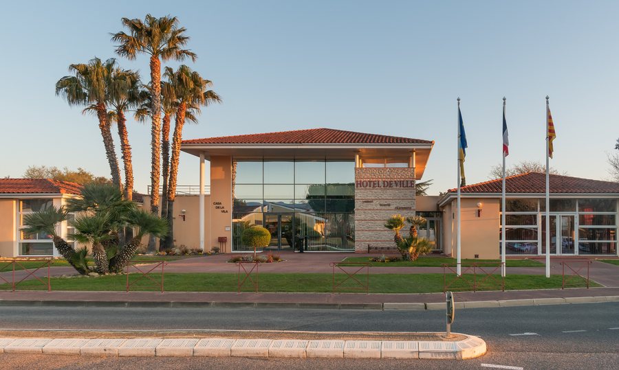 File:Town hall of Le Boulou (2).jpg