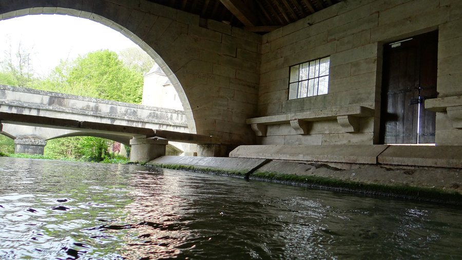File:Lavoir de Voutenay sur Cure Yonne PA00113959 (1).jpg