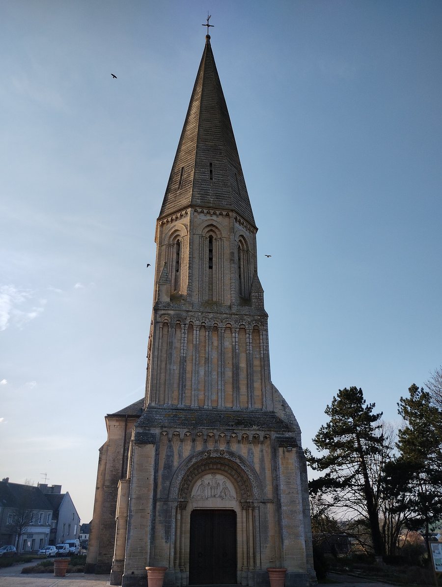 File:Église Saint-Aignan de Trévières.jpg