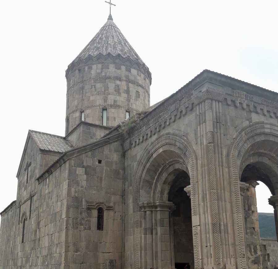 Monastero di Tatev sul bordo della gola del Vorotan nella provincia armena di Sjunik