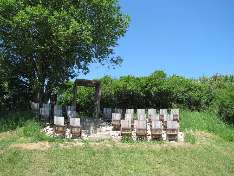 Sitzreihen des Juradistl-Landschaftskinos bei Hilzhofen