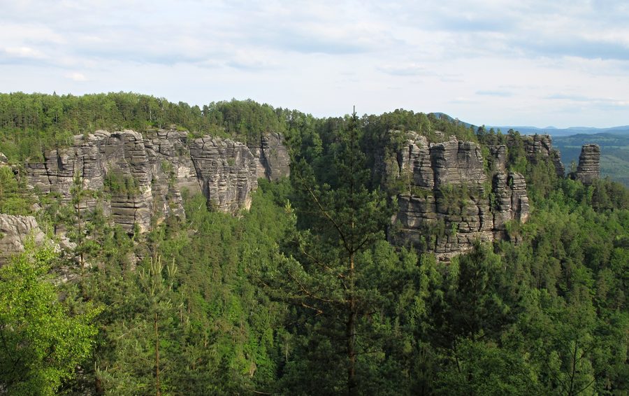 Formazioni rocciose di arenaria intorno a Pravčická brána nella Svizzera boema.