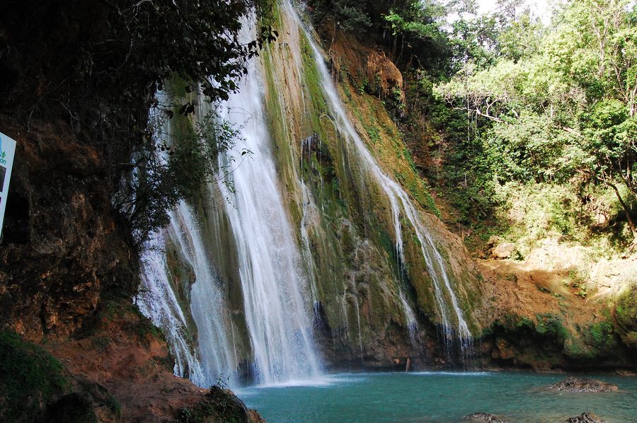 Salto de El Limón waterfall in lush tropical surroundings on Samaná.
