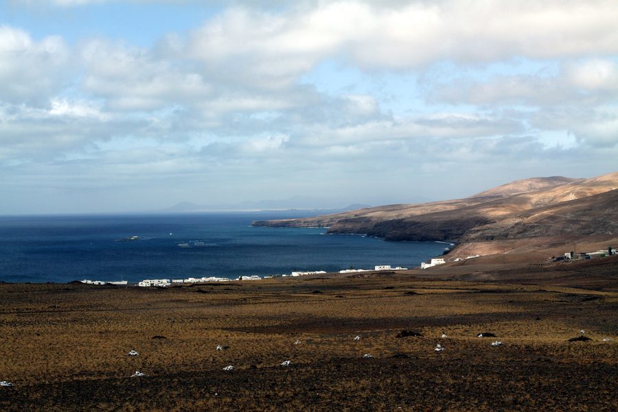 Vista del villaggio di pescatori Playa Quemada a Lanzarote