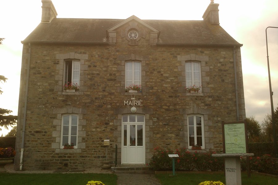 File:Le Lorey - Mairie.jpg