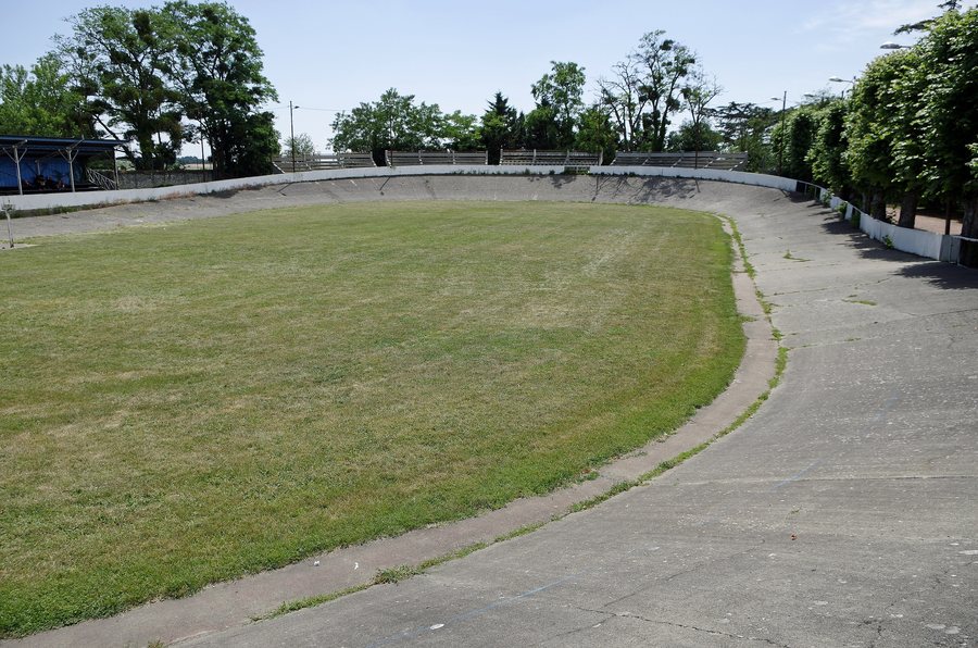 File:Loudun (Vienne) (35558934533).jpg
