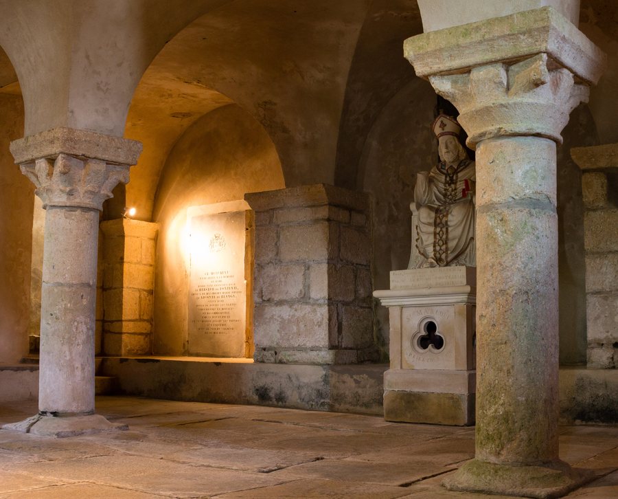 File:Crypte de l'église saint Marcouf, Saint-Marcouf, France.jpg