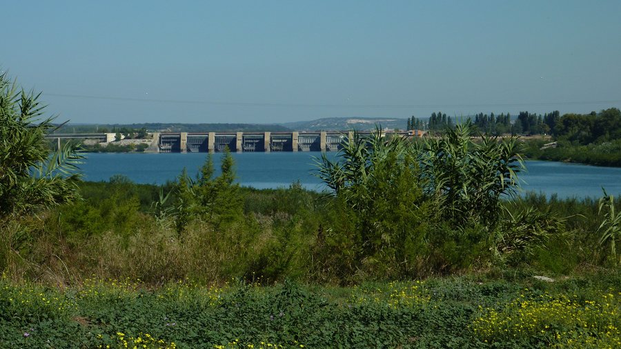 File:Barrage de Vallabrègues - panoramio.jpg