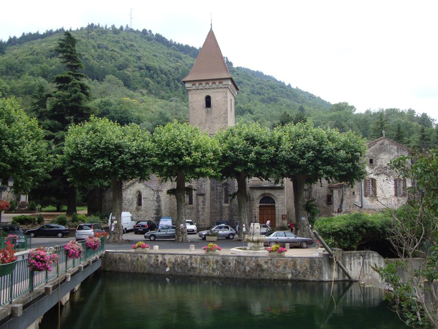 File:Lunas (Hérault, Fr) l'église.JPG