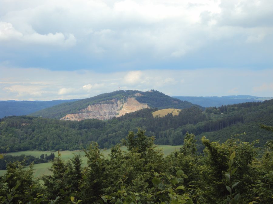 Blick auf den Čebínka-Hügel bei Čebín