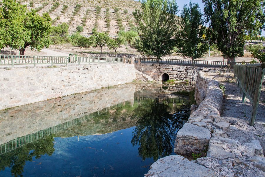 File:Fuente de la Muralla (Archivel).jpg