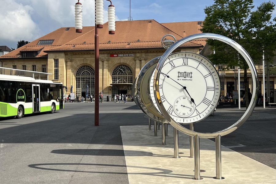 Orologio Tissot distintivo alla stazione di La Chaux-de-Fonds