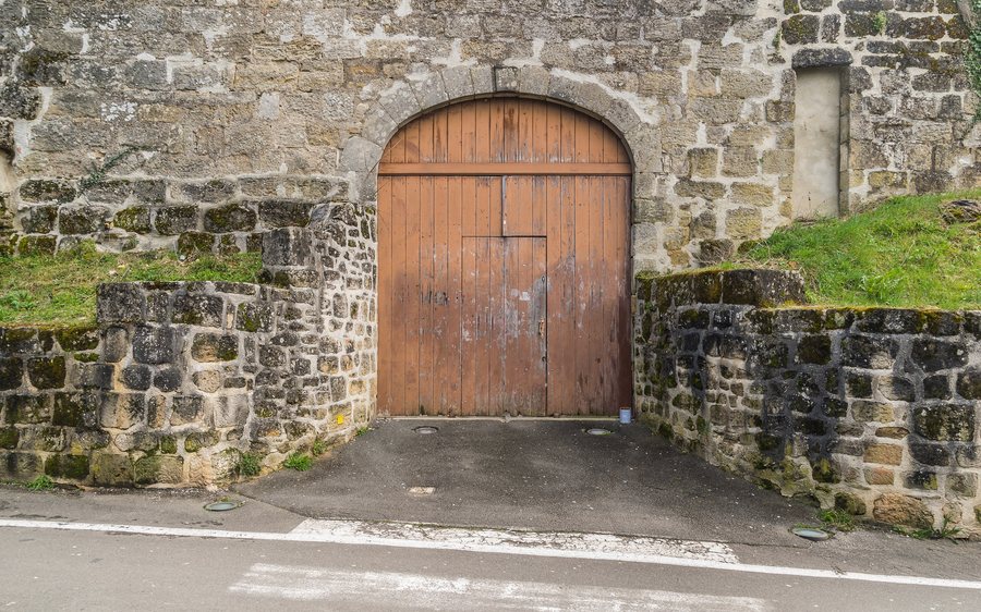 File:Remparts of Figeac 02.jpg