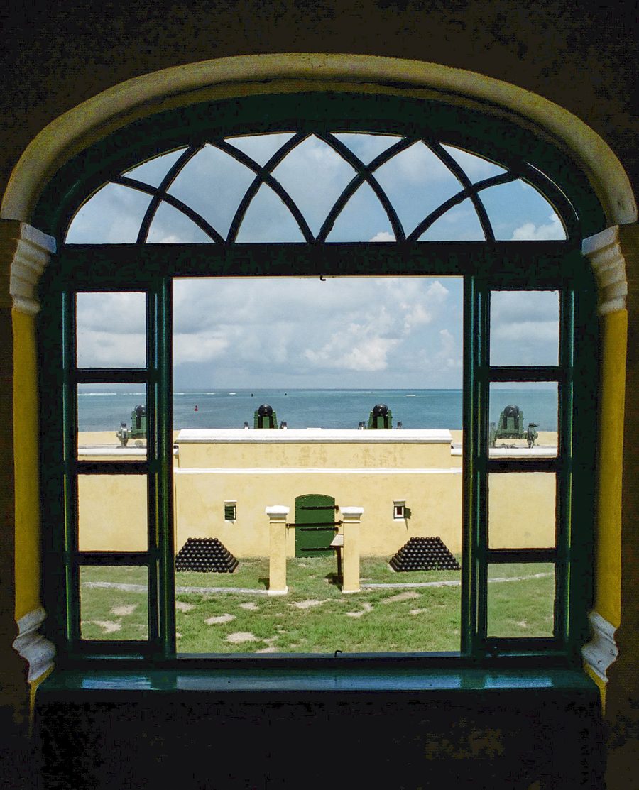Blick durch ein Fenster im Fort Christiansted auf St Croix