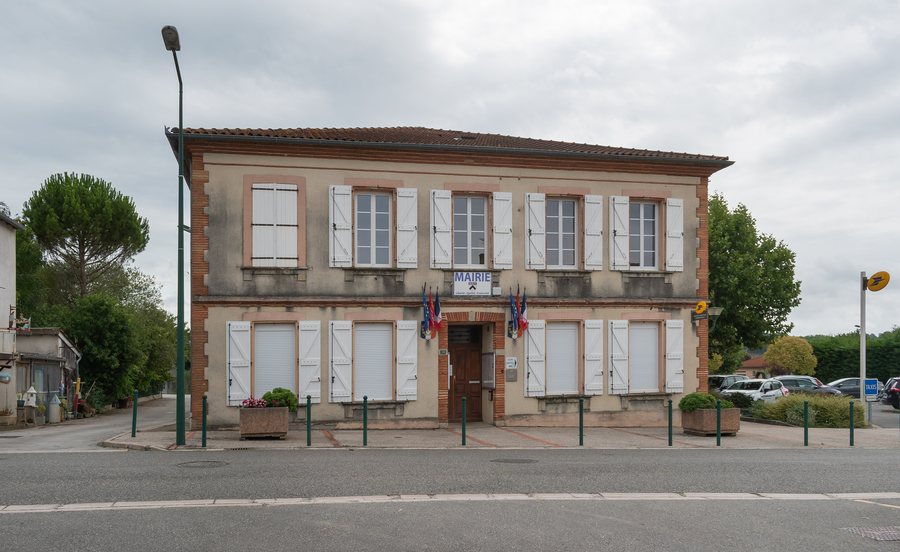 File:Town hall of Cuq-Toulza (3).jpg