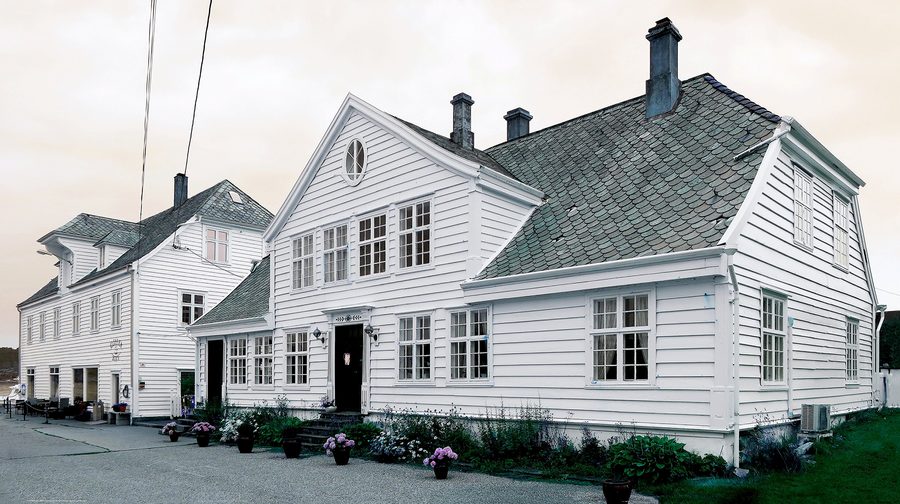 Gli edifici principali dell'antico emporio di Glesvær a Sotra in Øygarden