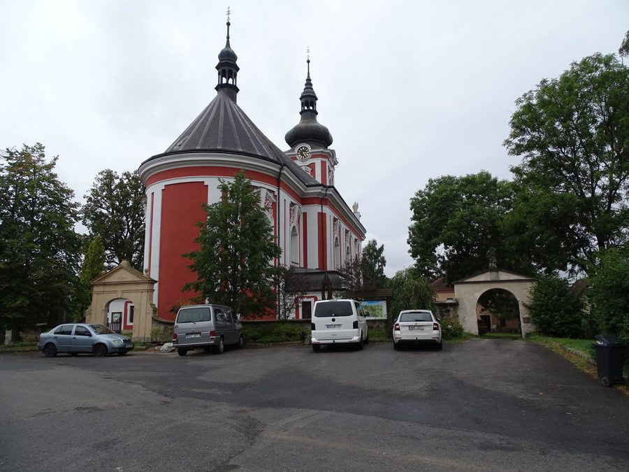 Barocke Kirche Mariä Himmelfahrt in Arnoltice im Okres Děčín