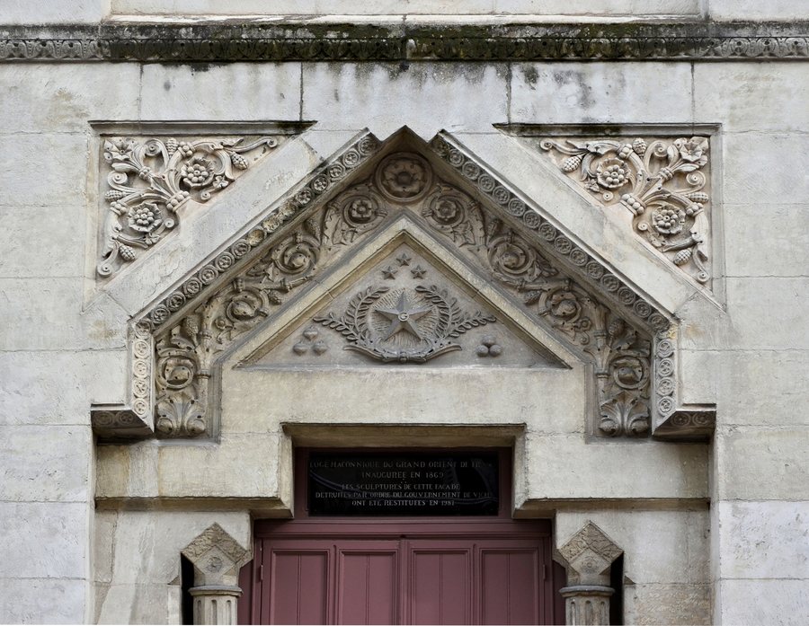 File:Périgueux 24 Loge GO dessus de porte 2014.jpg