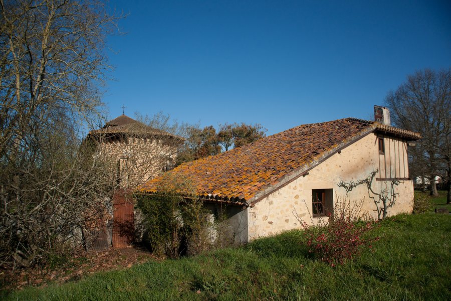 File:Abbaye Notre-Dame de Maylis - grange.jpg