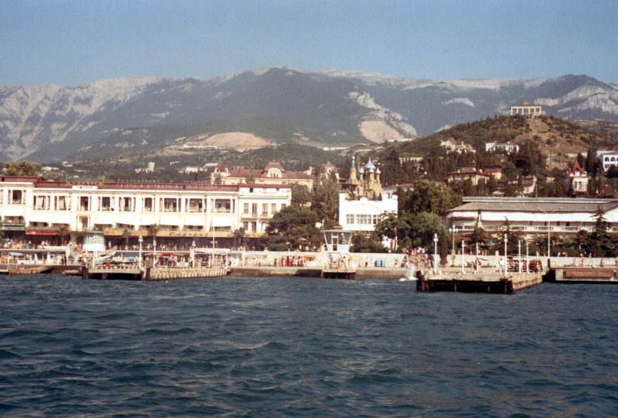 Hafen von Jalta an der Südküste der Krim