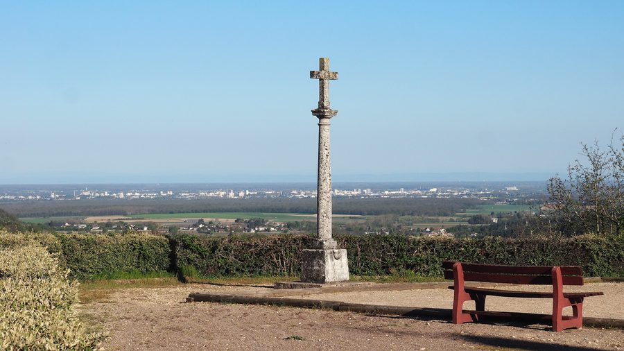 Vue depuis la Croix-Chaumont à Aluze sur Chalon-sur-Saône et la plaine de la Saône