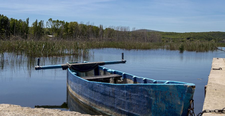 Barca da pesca sul lago di Doirani