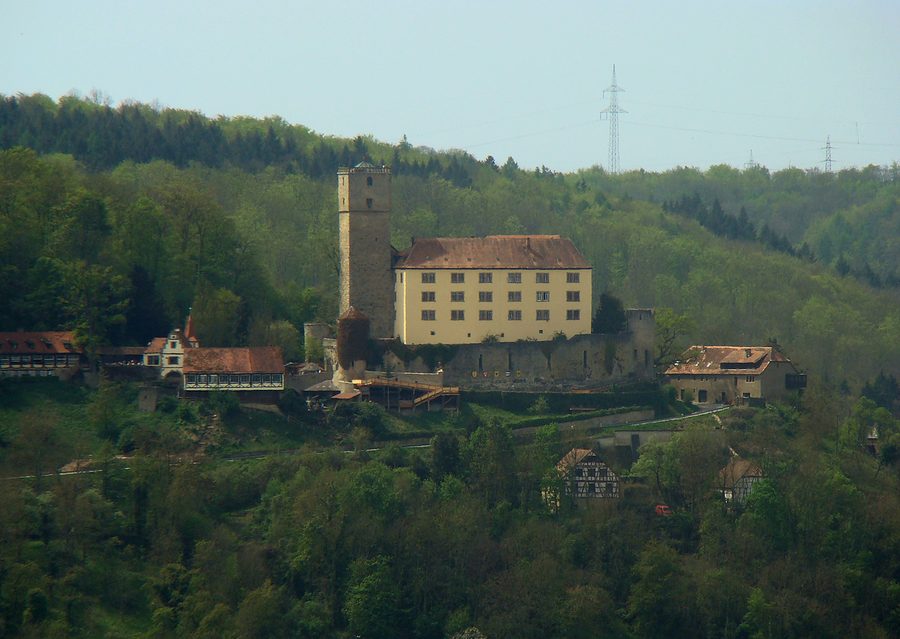 Castello di Guttenberg sul Neckar, visto da Gundelsheim