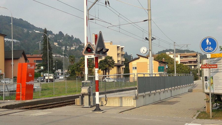 Stazione di Caslano sulla linea ferroviaria Lugano–Ponte Tresa