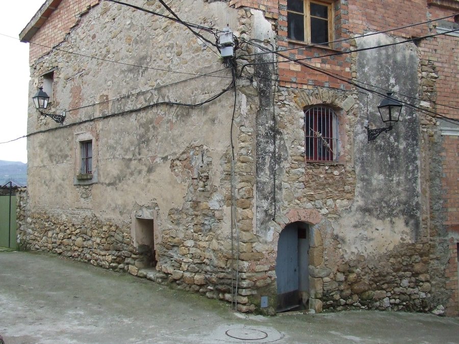 File:Castell de Mur. Guàrdia de Noguera. Cellers 11.JPG