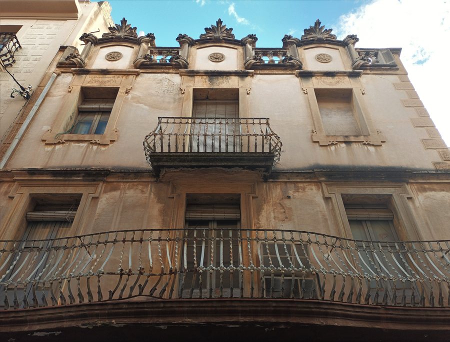File:Cal Caselles (el Vendrell).jpg