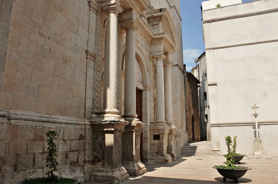File:L'arboç-esglesia de sant julia-2011.JPG