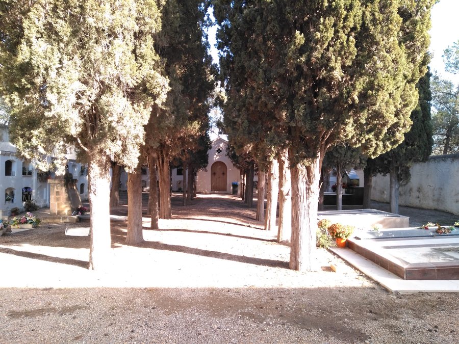 File:Cementiri de Ferran 02.jpg