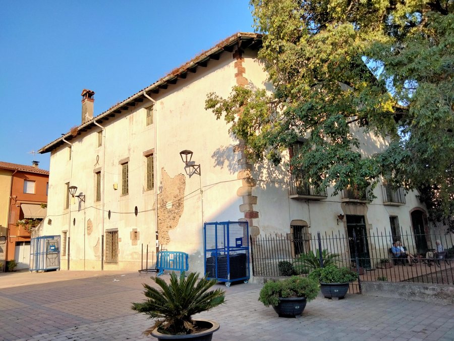 File:04 Can Moix, pl. Església 11 - c. Àngel Guimerà (Sant Esteve de Palautordera).jpg