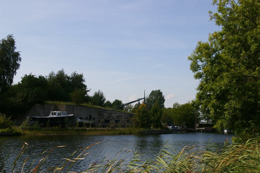 File:Vrouwentroost Fort bij Kudelstaart 6843.jpg