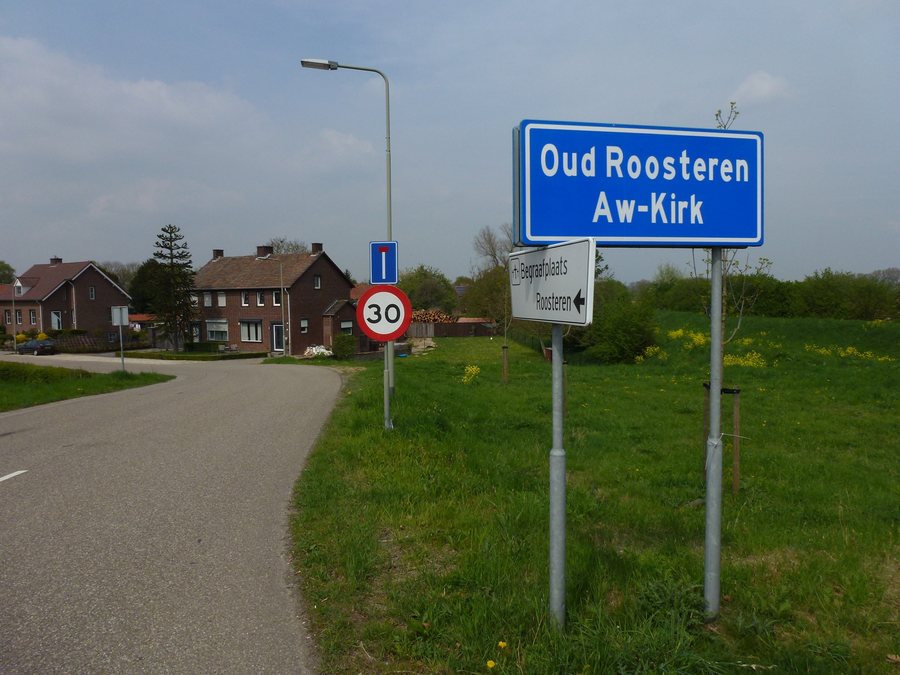 File:Oud-Roosteren (Echt-Susteren) bilingual city limit sign.JPG