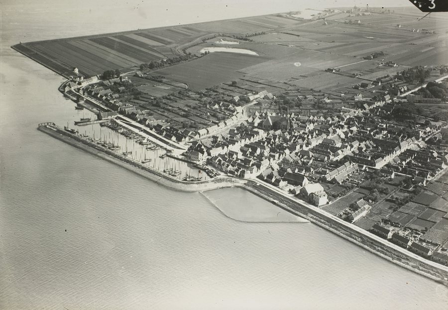 File:NIMH - 2155 047010 - Aerial photograph of Bruinisse, The Netherlands.jpg