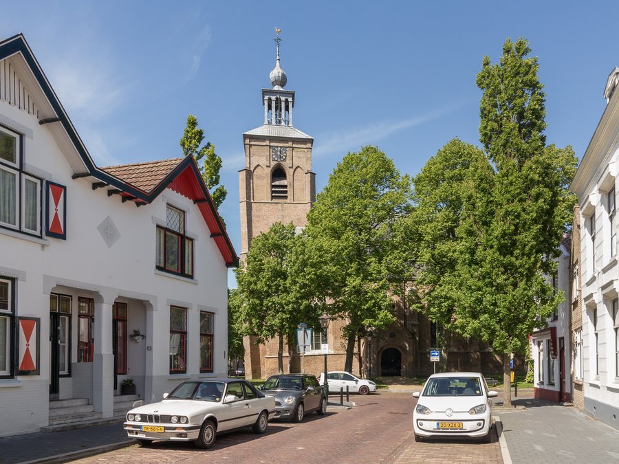 File:Oude Tonge, NHkerk RM31708 in straatzicht foto6 2015-05-24 15.57.jpg