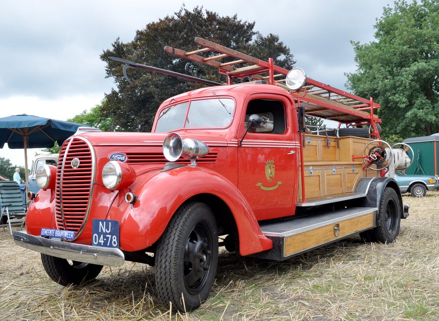 File:Brandweerauto Ford Kronenburg Valkenswaard.jpg