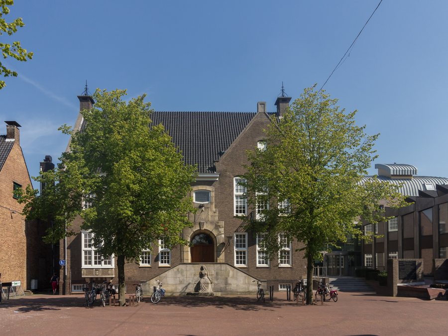 File:Haaksbergen, het gemeentehuis 0158HKB001 foto4 2015-08-22 12.02.jpg