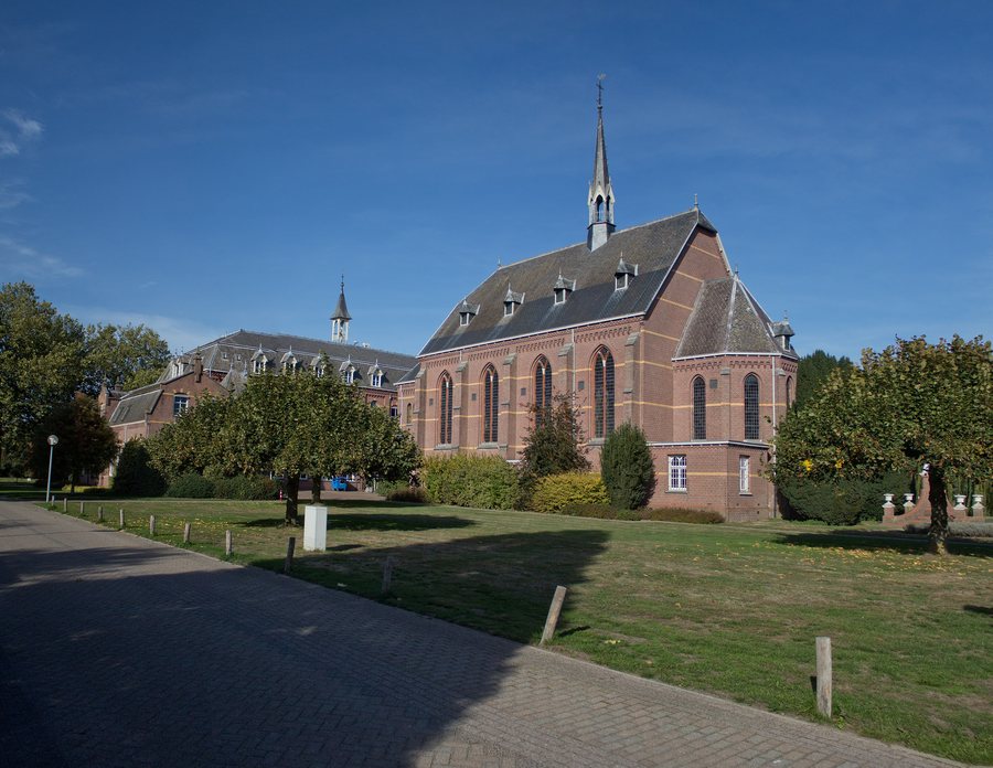 File:Biezenmortel - Kapel Huize Assisië.jpg
