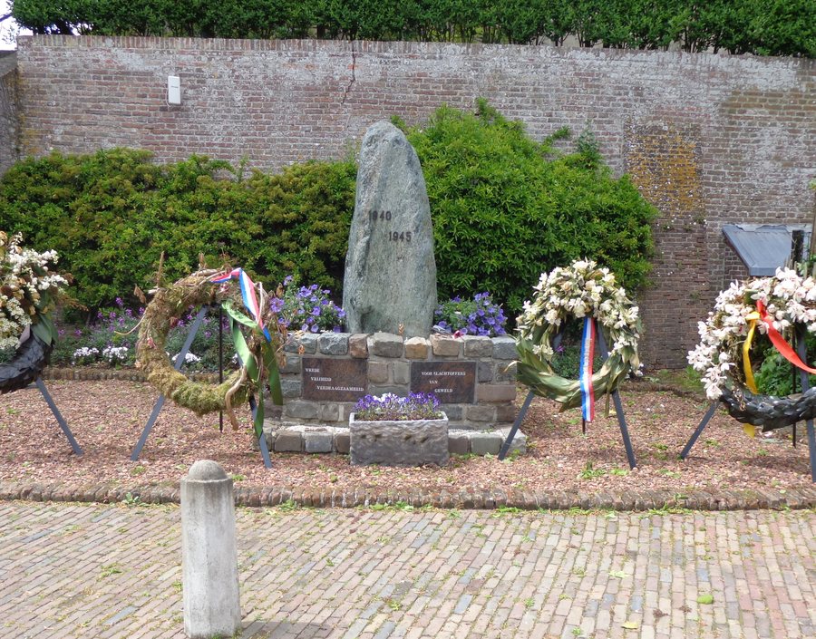 File:Nederhorst den Berg Oorlogsmonument Kerkstraat.jpg