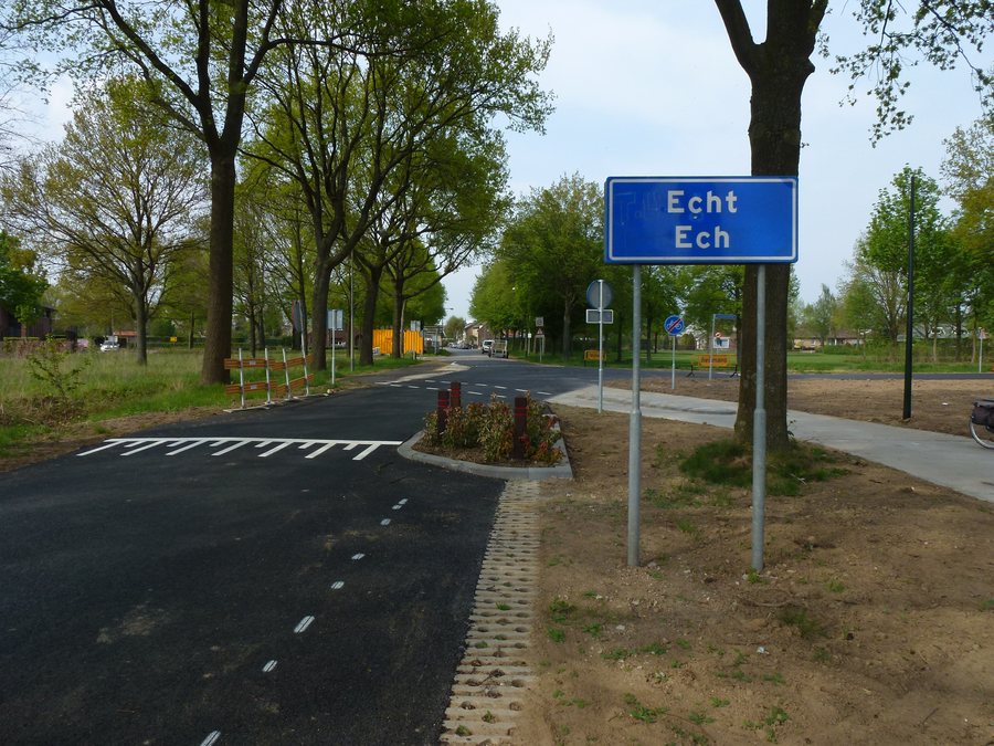 File:Echt (Echt-Susteren) entreebord.JPG