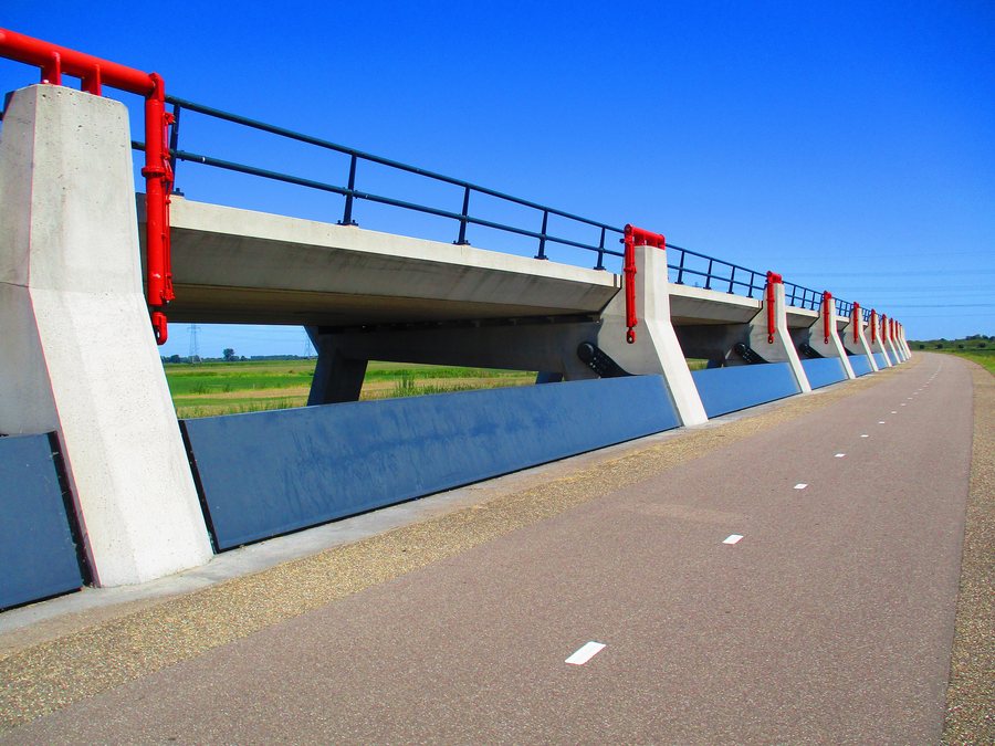 File:Heerde-Veessen-afsluiting-hoogwatergeul.jpg