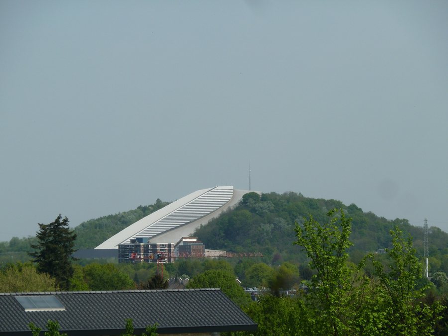 File:Landgraaf-SnowWorld.JPG