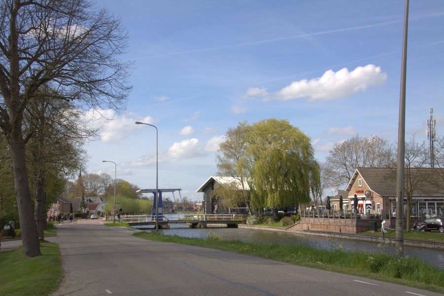 File:Harmelen. Aan de Leidsche Rijn in de provincie Utrecht in de gemeente Woerden.jpg