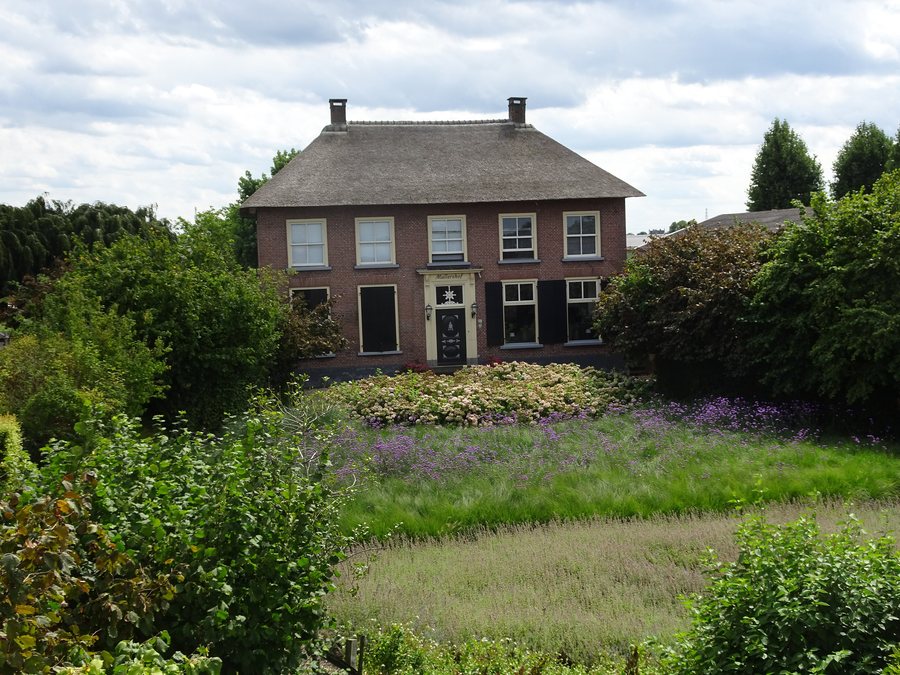 File:Boerderij Kesteren Rijnbandijk.jpg