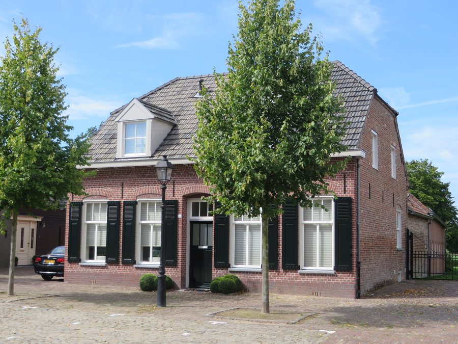 File:Hint 14, Eersel.JPG