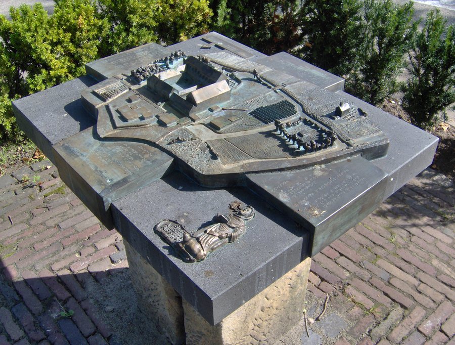 File:Maquette Sint Antoniusklooster Albergen.JPG