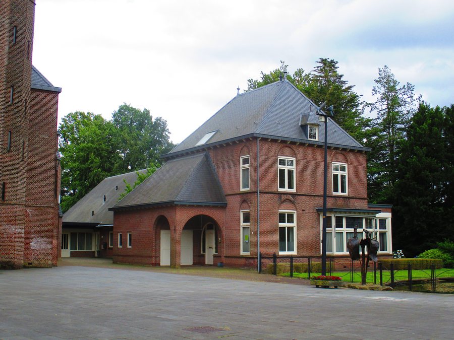 File:Deurningen-plechelmusplein-243093.jpg