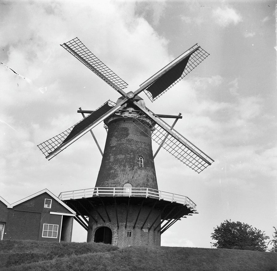 File:Overzicht ronde stenen stellingmolen - Wijk en Aalburg - 20003189 - RCE.jpg